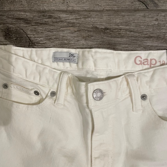 ❤️ GAP SKINNY BERMUDA WHITE CUFFED SHORTS SIZE 26 NEW - Picture 4 of 5